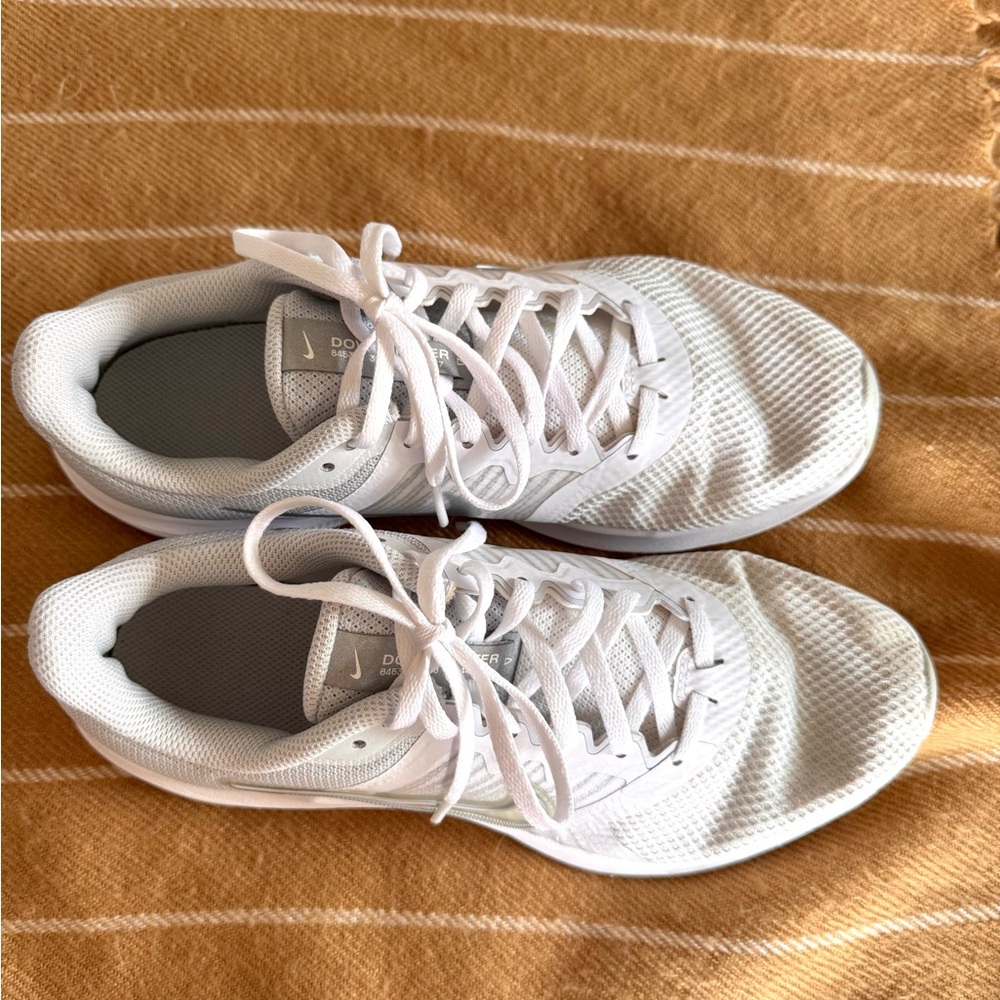 Nike Women's Running Shoes - Picture 2 of 5